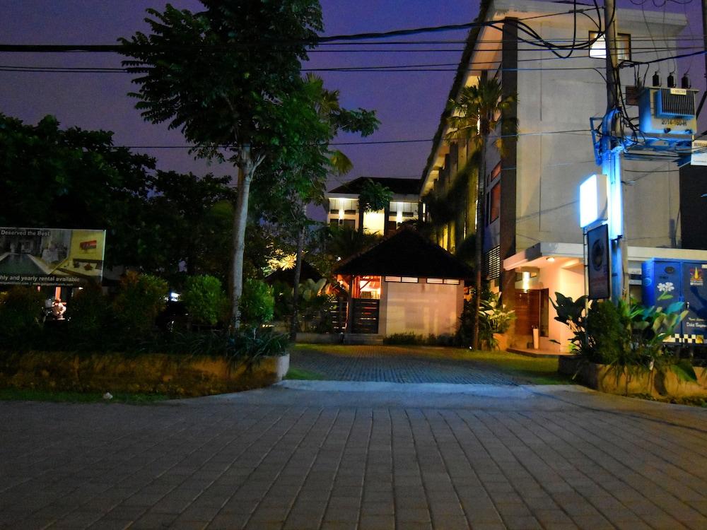 Ganga Hotel & Apartment Denpasar Eksteriør billede